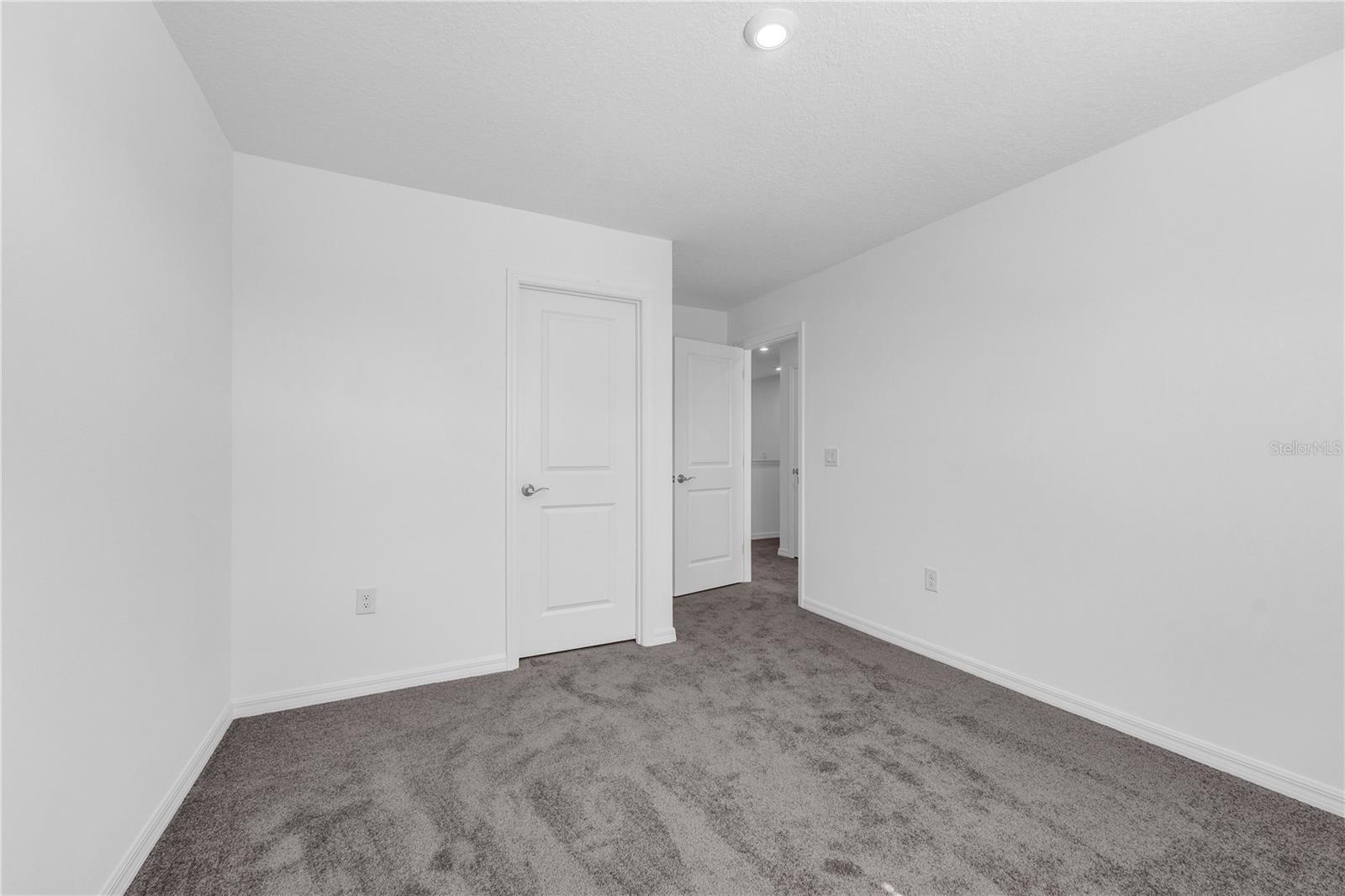 Image 24 of 40 For 897 Castleford Avenue Ne