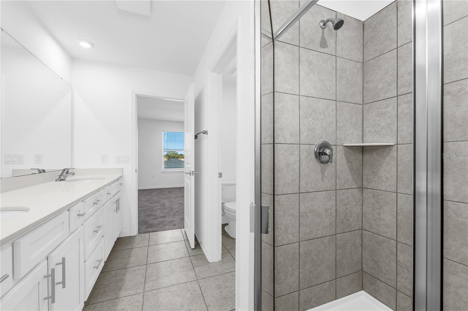 Image 32 of 40 For 897 Castleford Avenue Ne