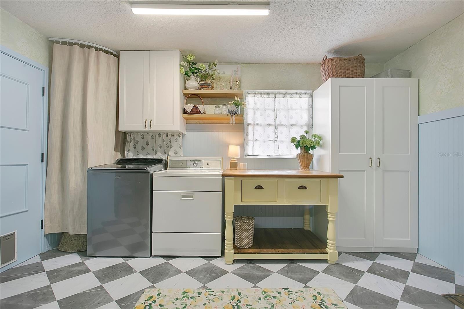 Image 18 of 31 For 3213 Burchfield Avenue