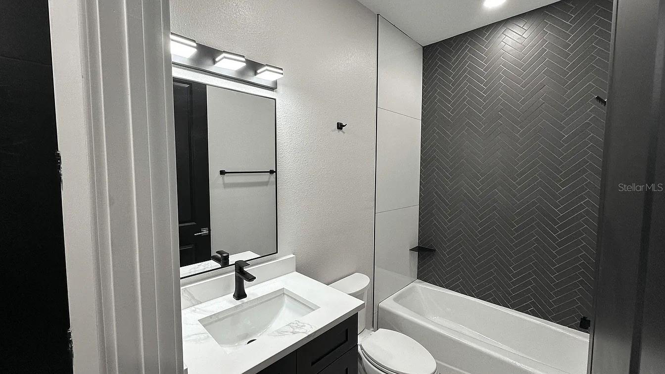 Image 14 of 24 For 710 Childs Avenue #1