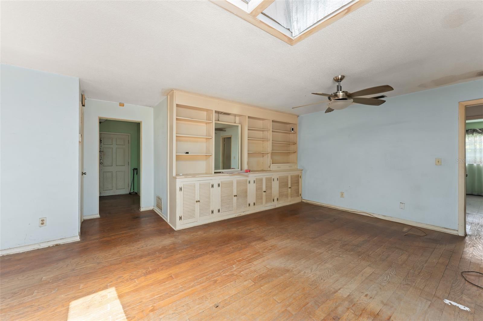 Image 5 of 36 For 300 Monticello Drive