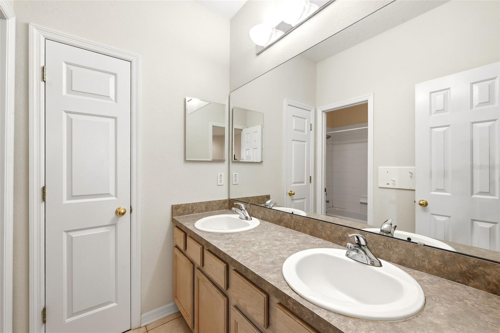 Image 41 of 63 For 1110 Rush Court