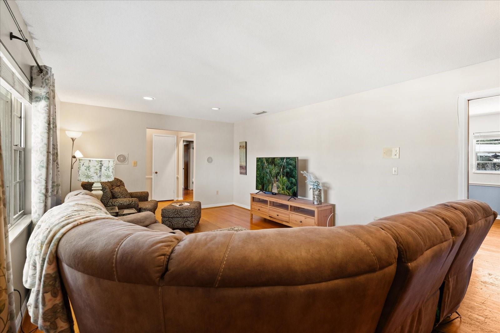 Image 10 of 44 For 2906 Grant Avenue