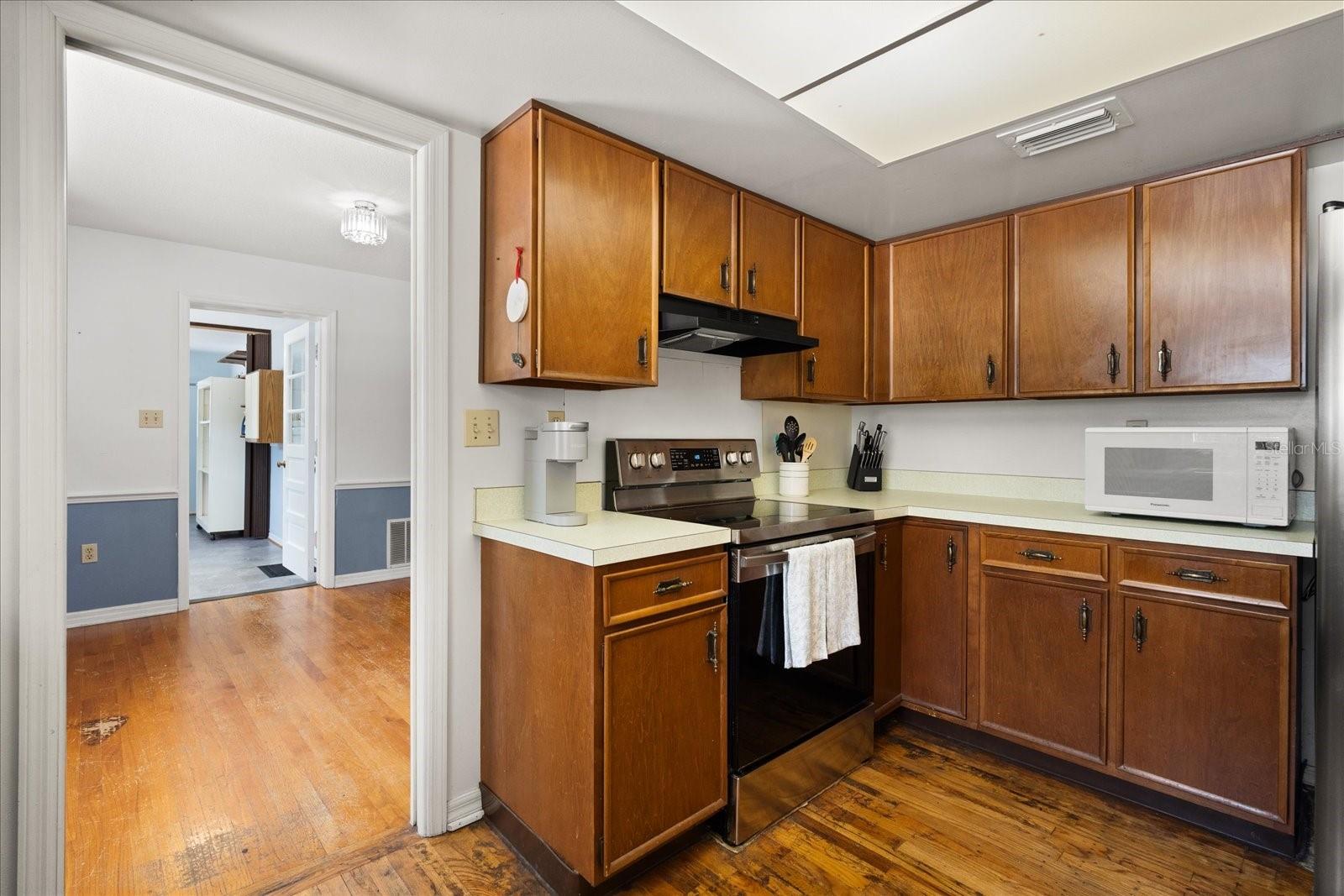 Image 13 of 44 For 2906 Grant Avenue