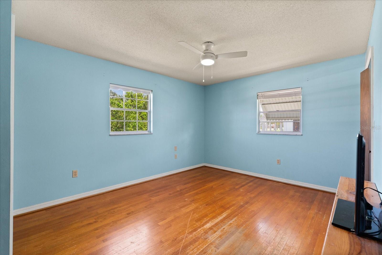 Image 36 of 44 For 2906 Grant Avenue