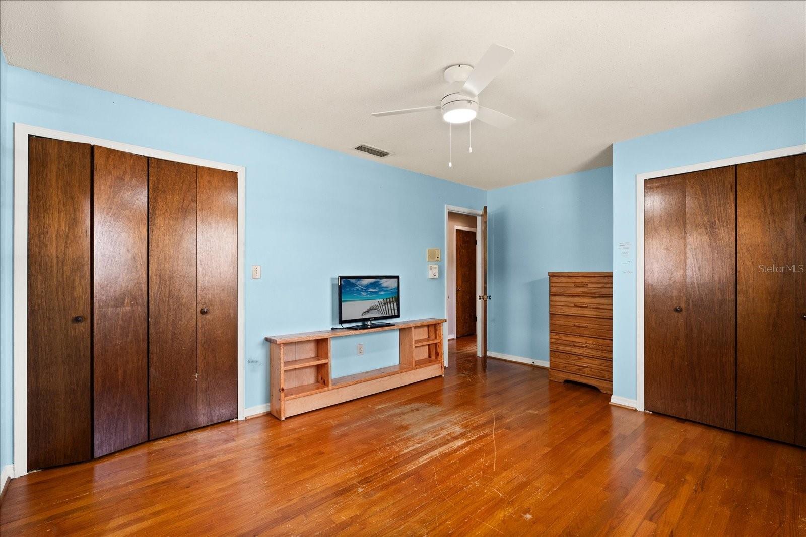 Image 37 of 44 For 2906 Grant Avenue