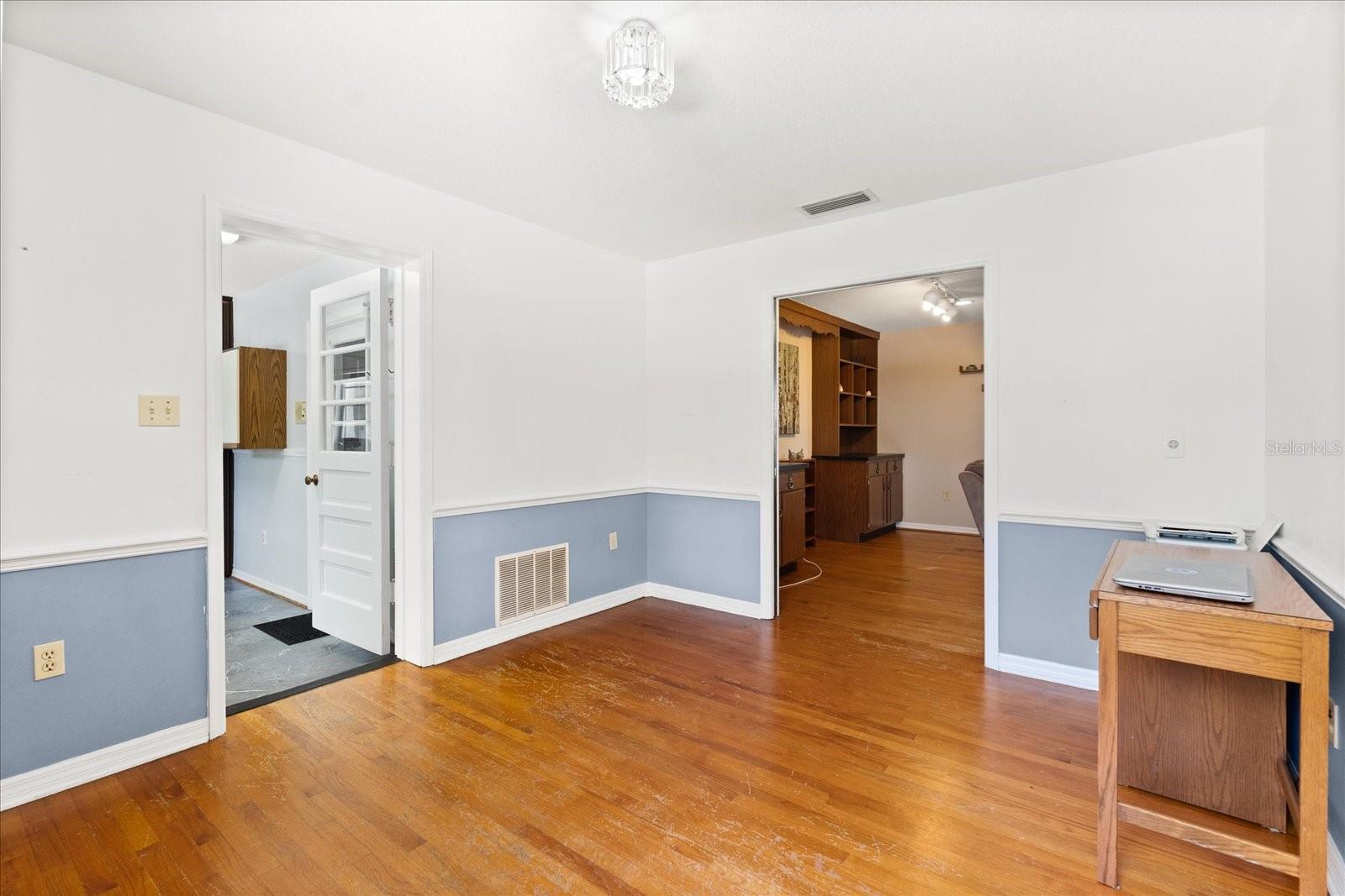 Image 38 of 44 For 2906 Grant Avenue