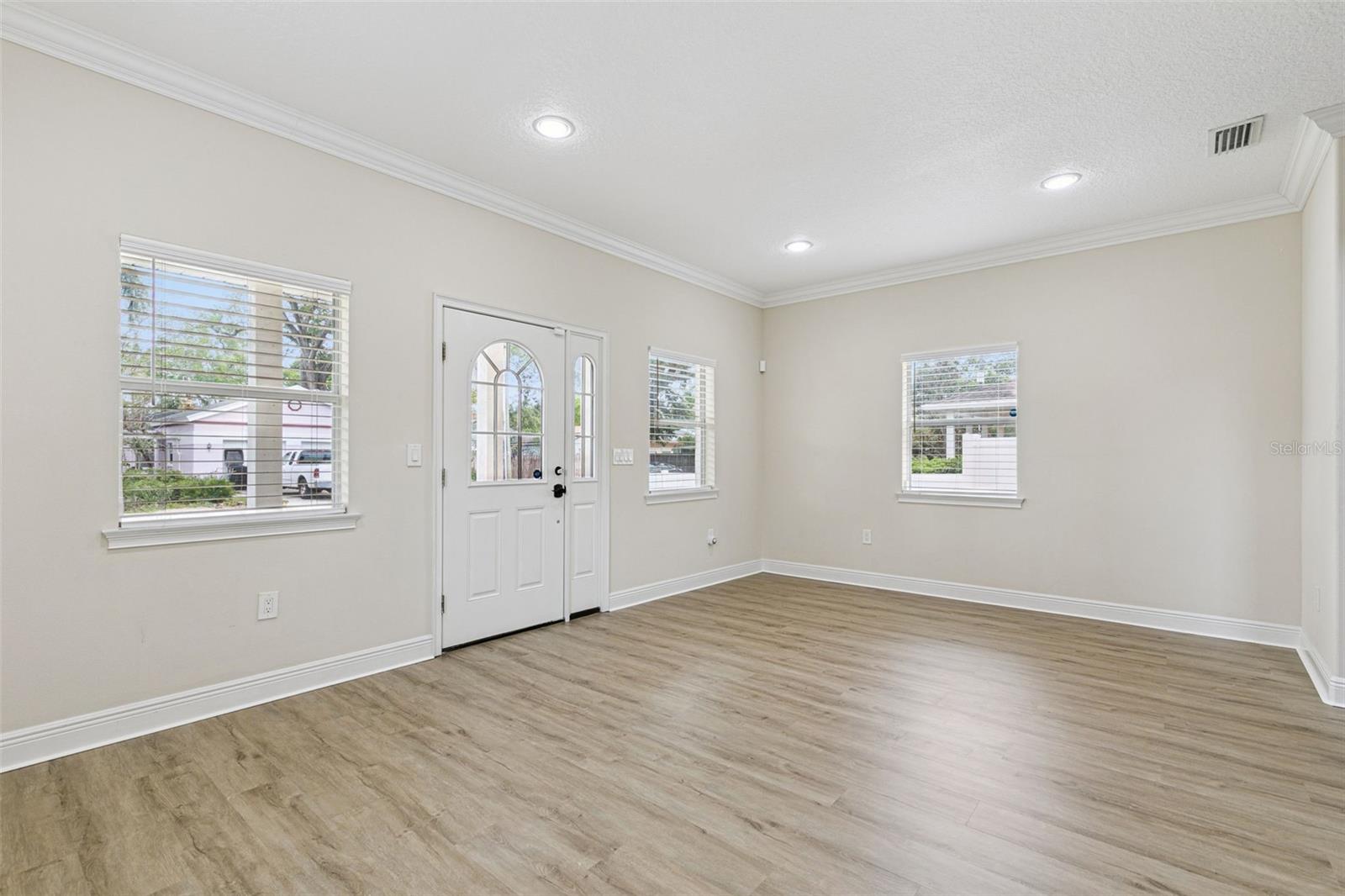 Image 8 of 47 For 1132 Hardy Avenue