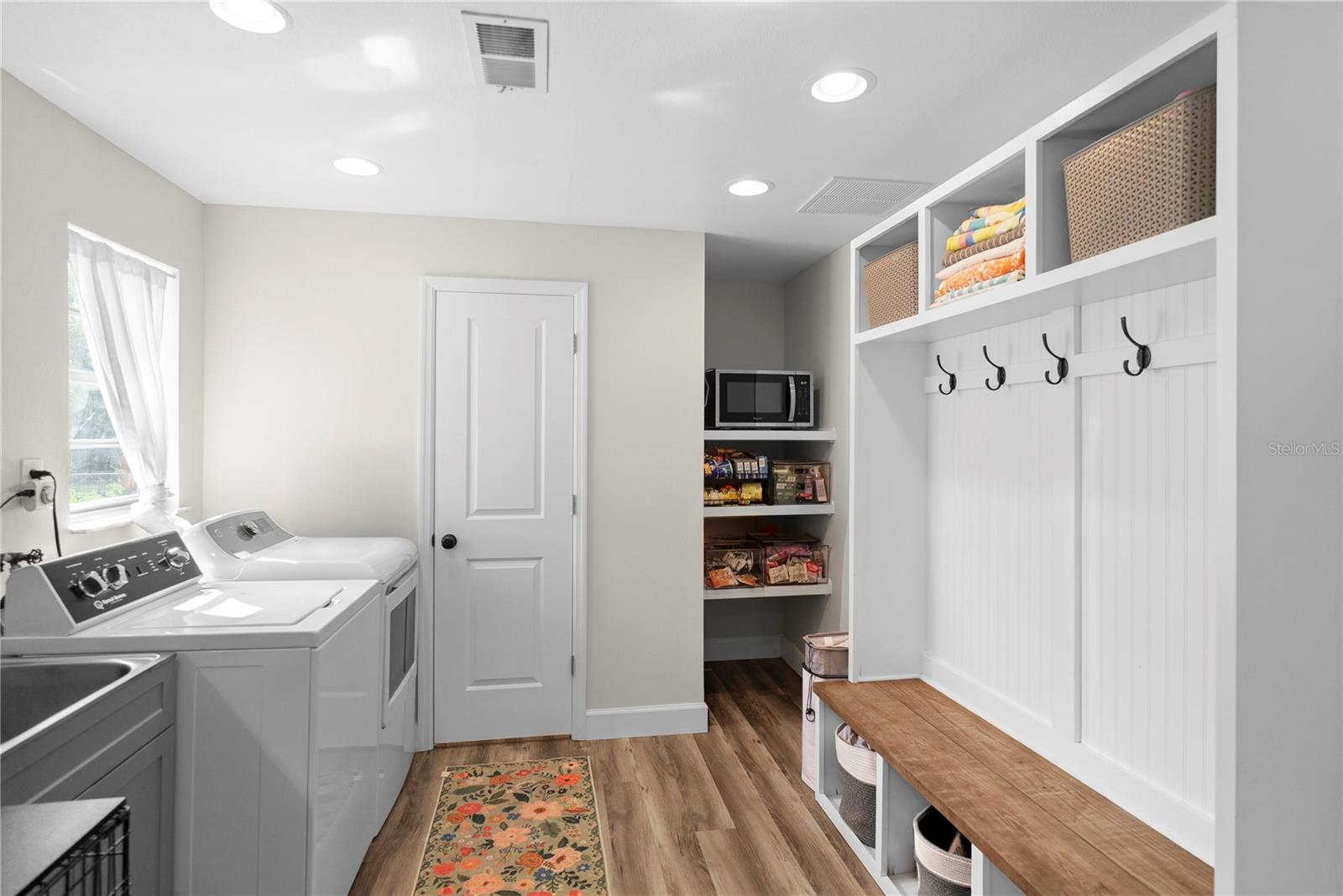 Image 17 of 49 For 3177 Dawley Avenue