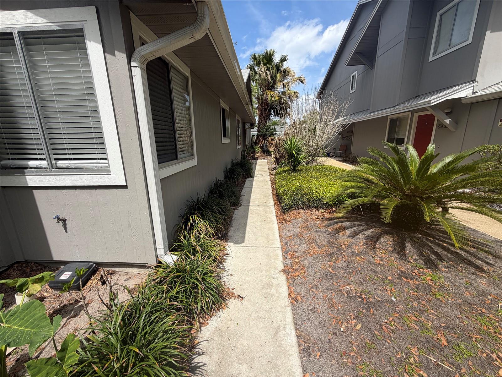 Image 2 of 12 For 623 Red Oak Circle 121