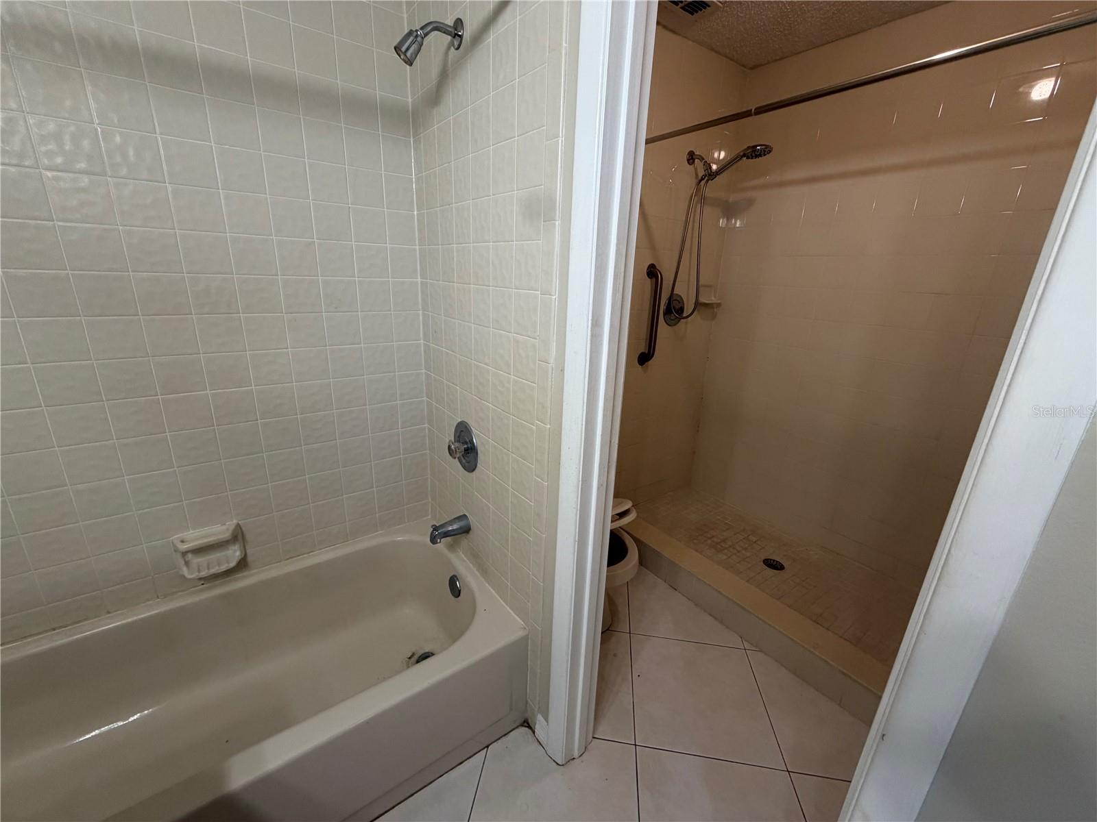 Image 8 of 12 For 623 Red Oak Circle 121