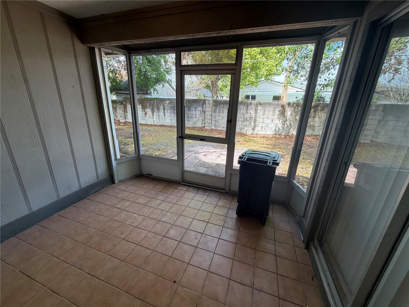 Image 9 of 12 For 623 Red Oak Circle 121