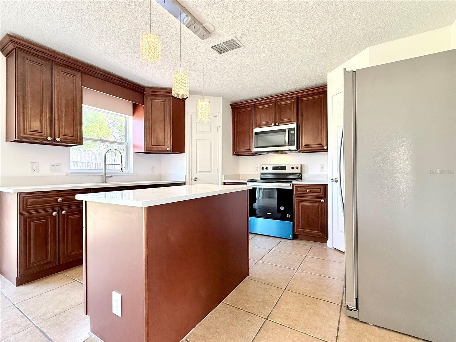 Image 9 of 40 For 6636 Pomeroy Circle