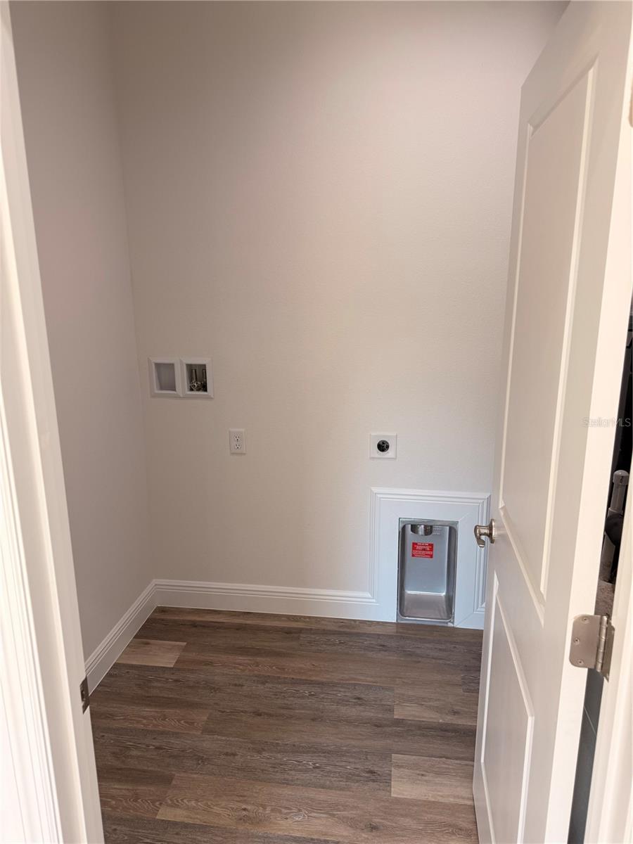 Image 13 of 18 For 939 Moton Avenue