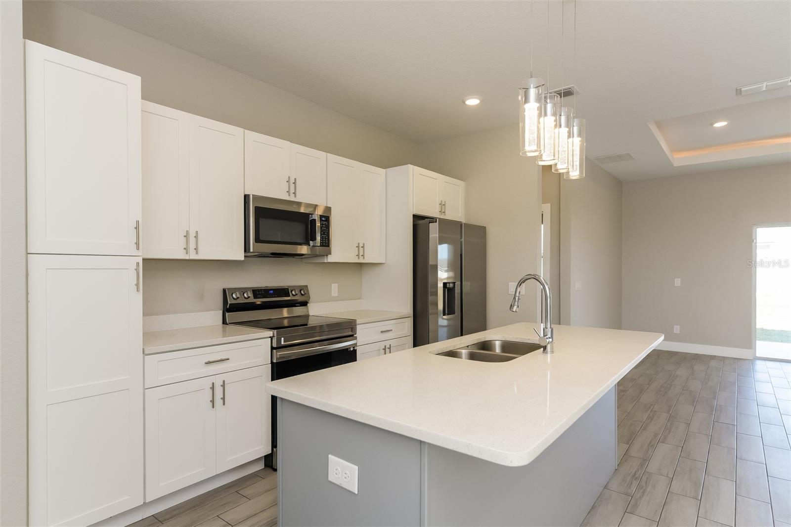 Image 5 of 15 For 398 Camellia Court