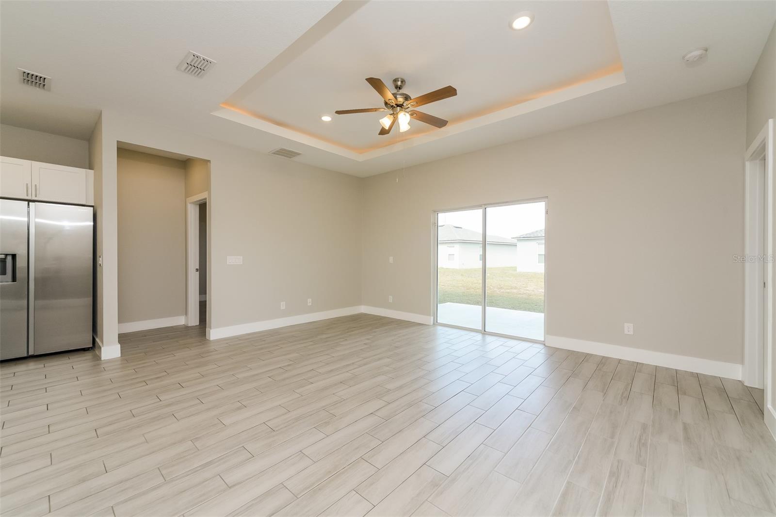 Image 6 of 15 For 398 Camellia Court