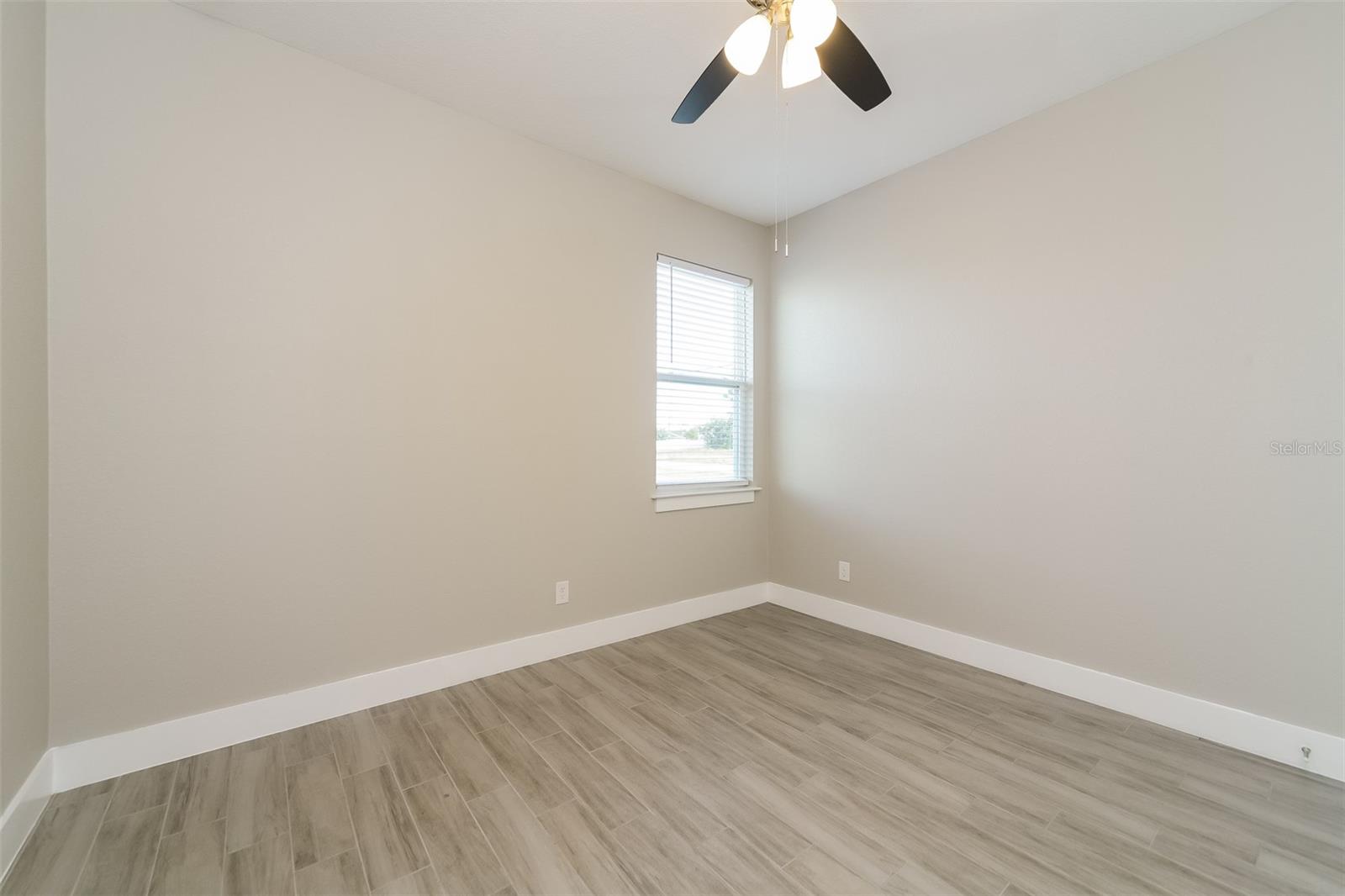 Image 7 of 15 For 398 Camellia Court