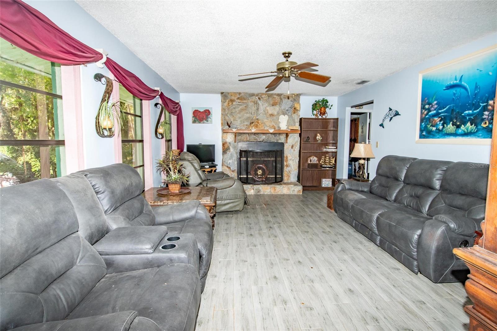 Image 11 of 50 For 4022 Canaveral Groves Boulevard