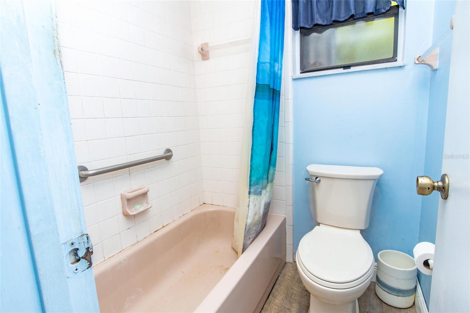 Image 25 of 50 For 4022 Canaveral Groves Boulevard