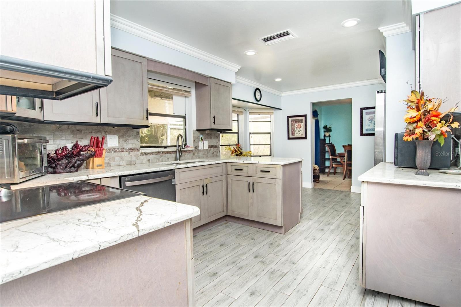 Image 7 of 50 For 4022 Canaveral Groves Boulevard