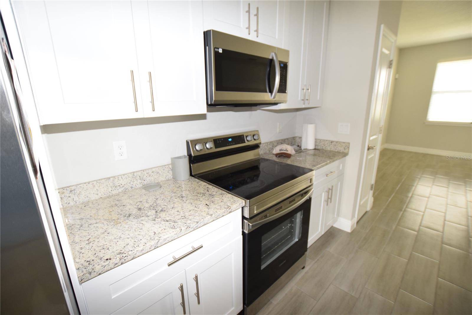 Image 11 of 35 For 642 Desmoines Court