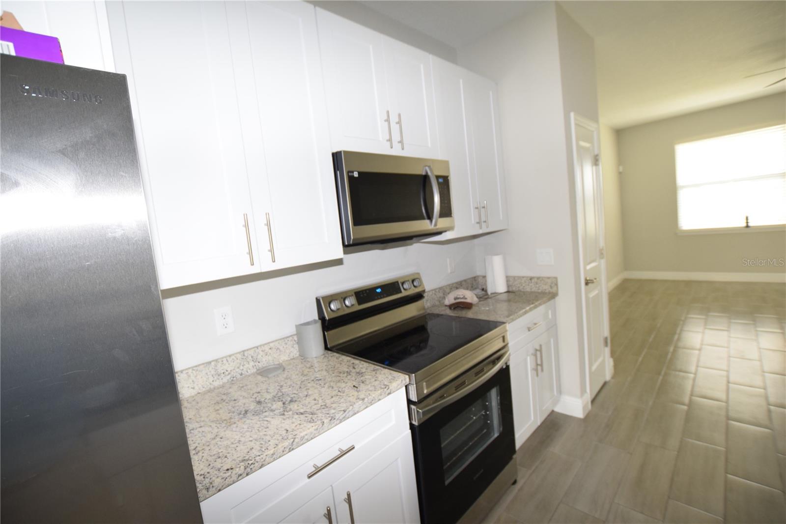 Image 12 of 35 For 642 Desmoines Court