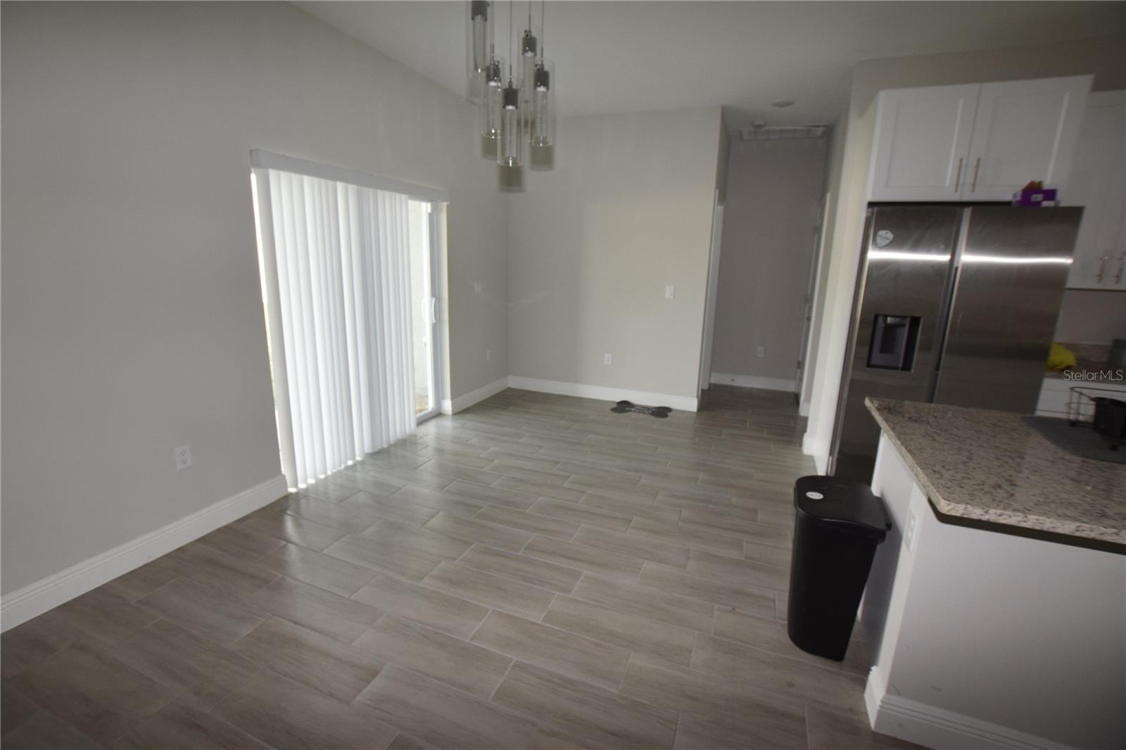 Image 14 of 35 For 642 Desmoines Court