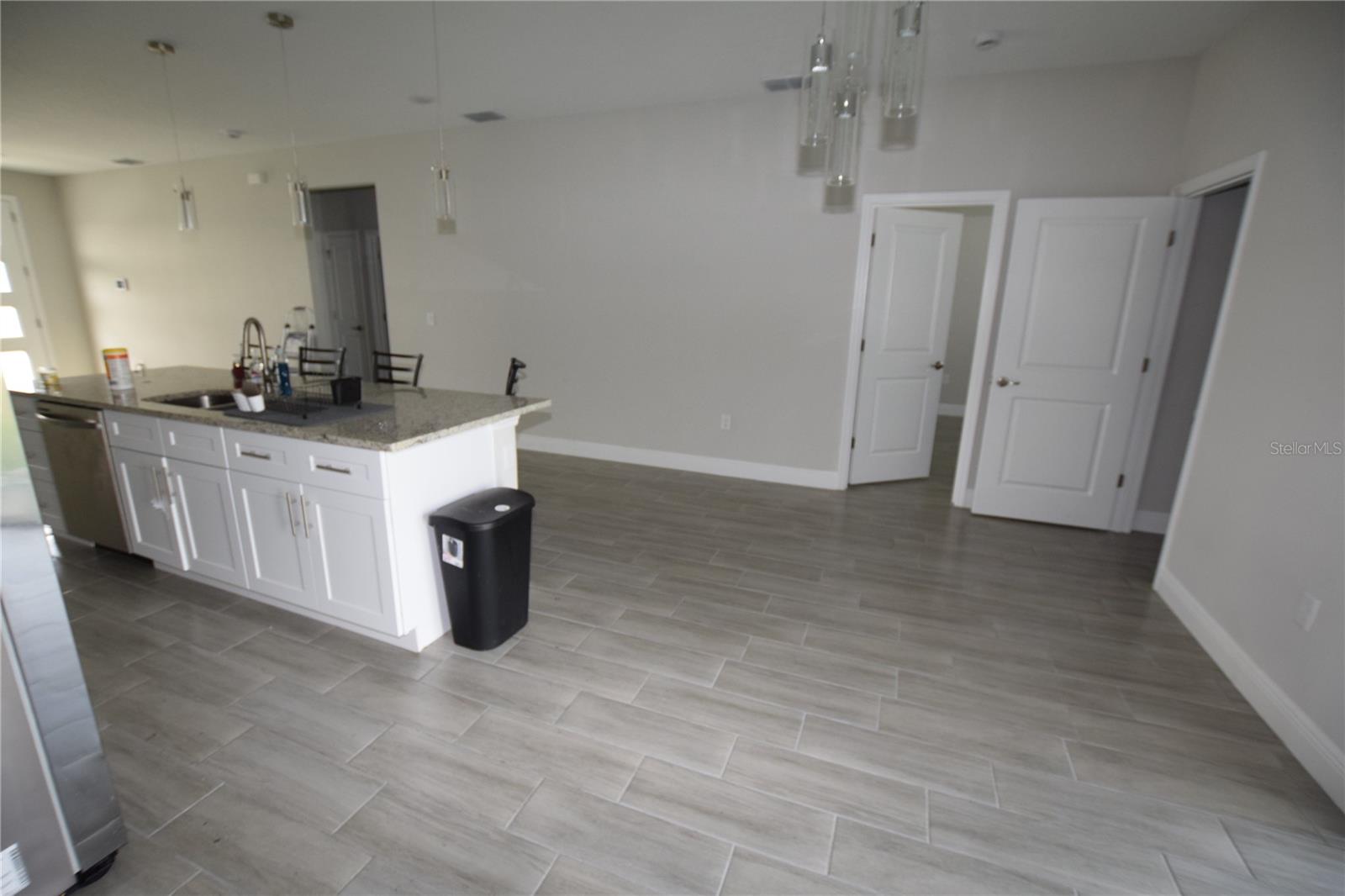 Image 16 of 35 For 642 Desmoines Court