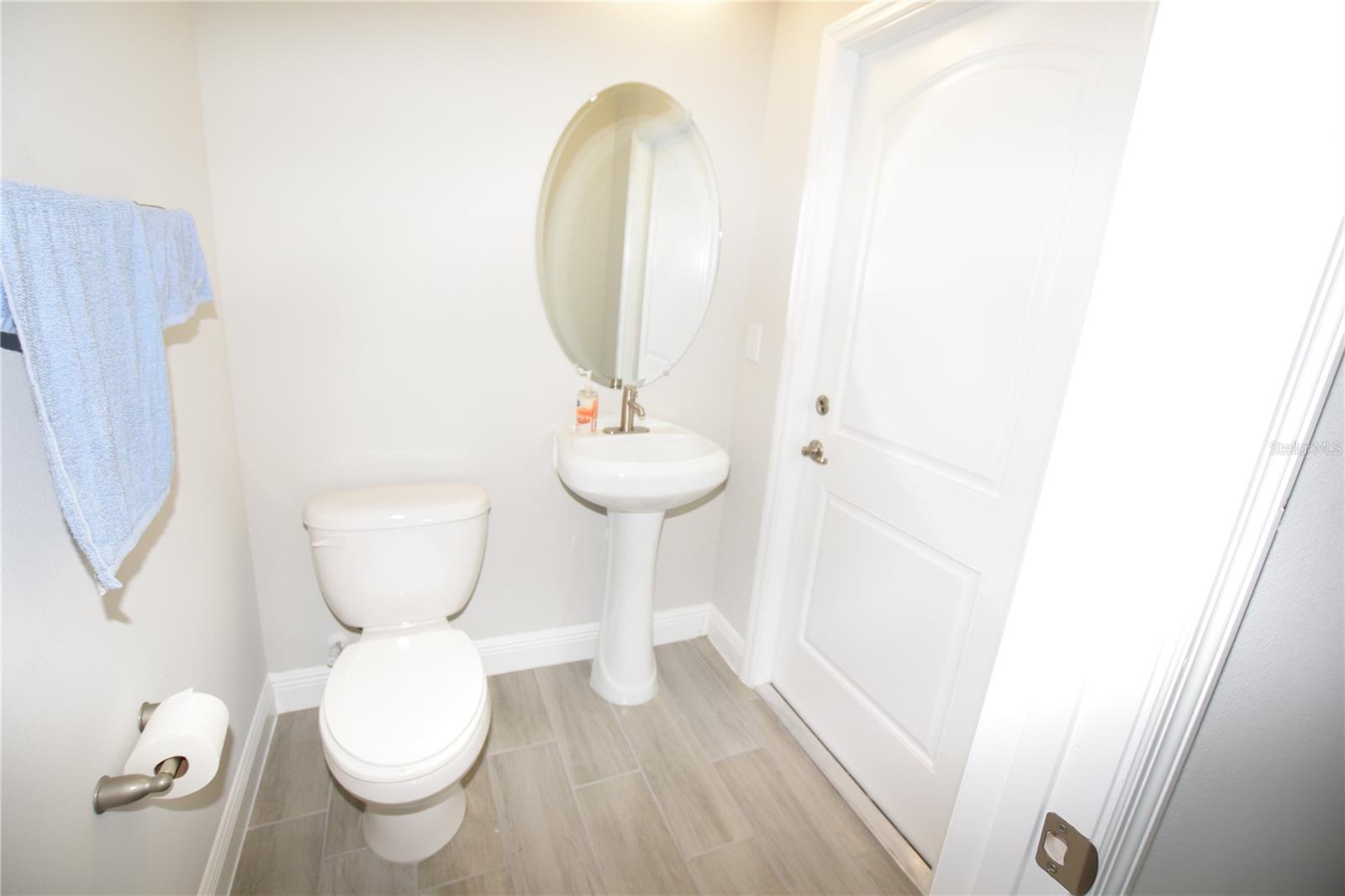 Image 17 of 35 For 642 Desmoines Court