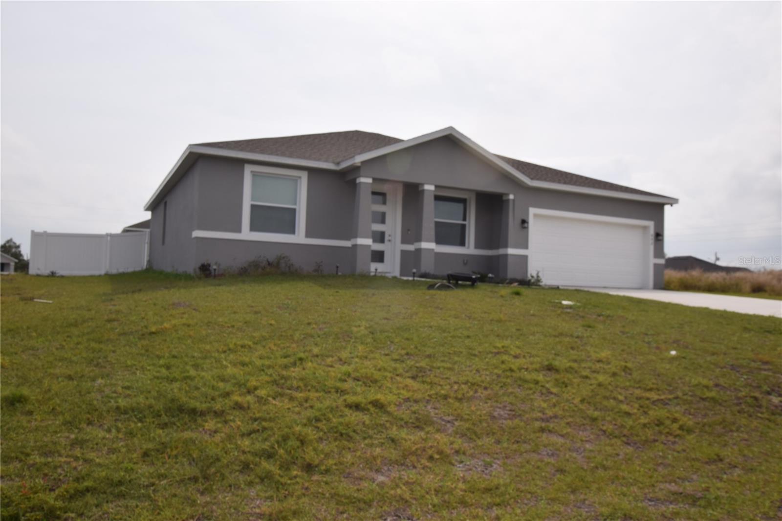 Image 2 of 35 For 642 Desmoines Court