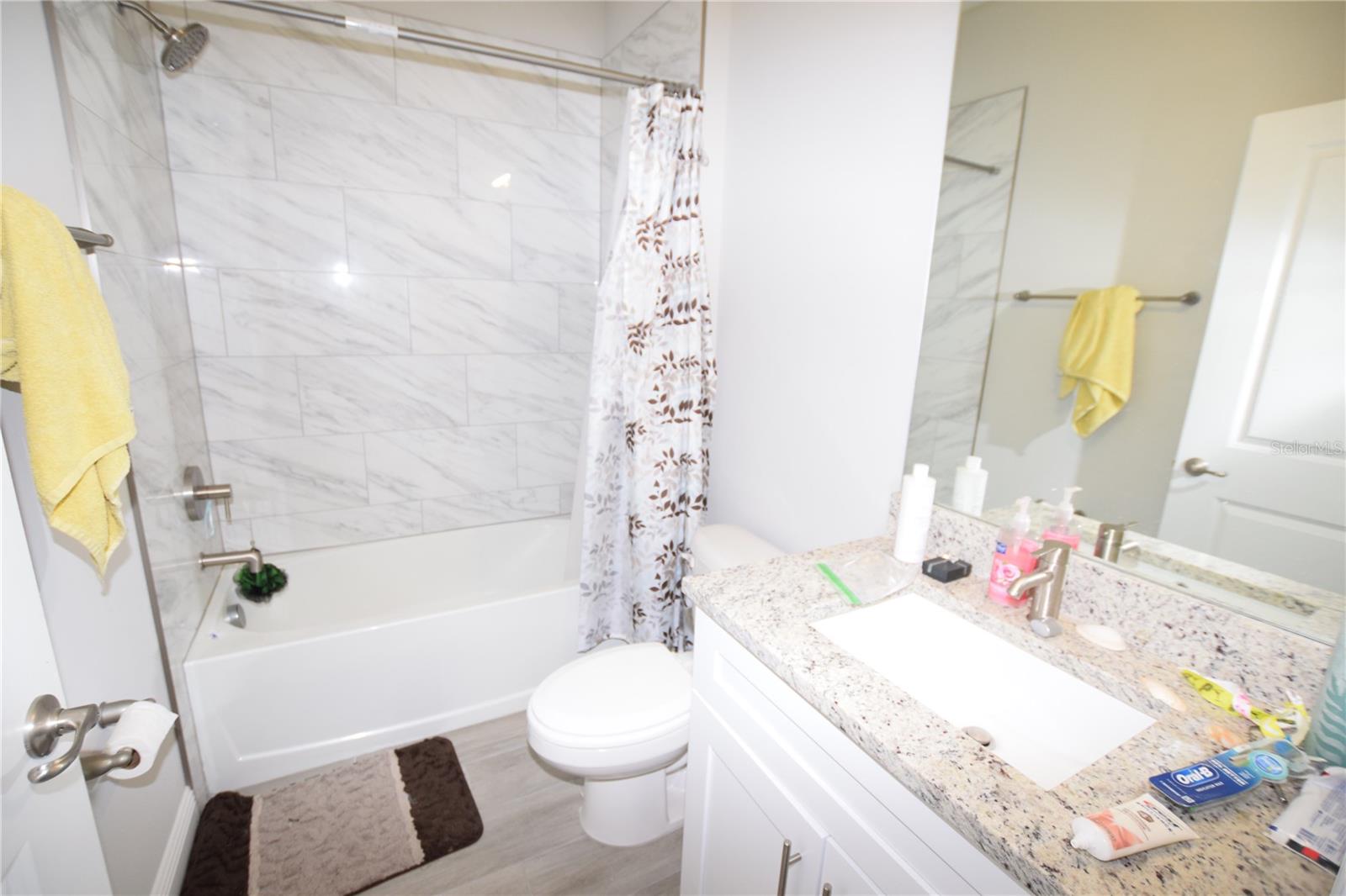 Image 22 of 35 For 642 Desmoines Court