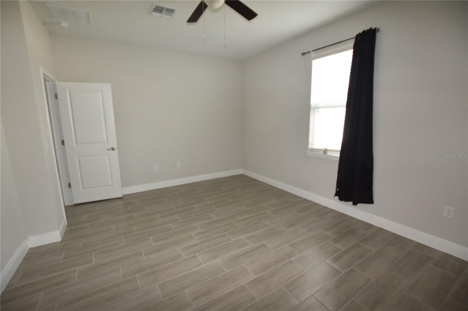 Image 29 of 35 For 642 Desmoines Court