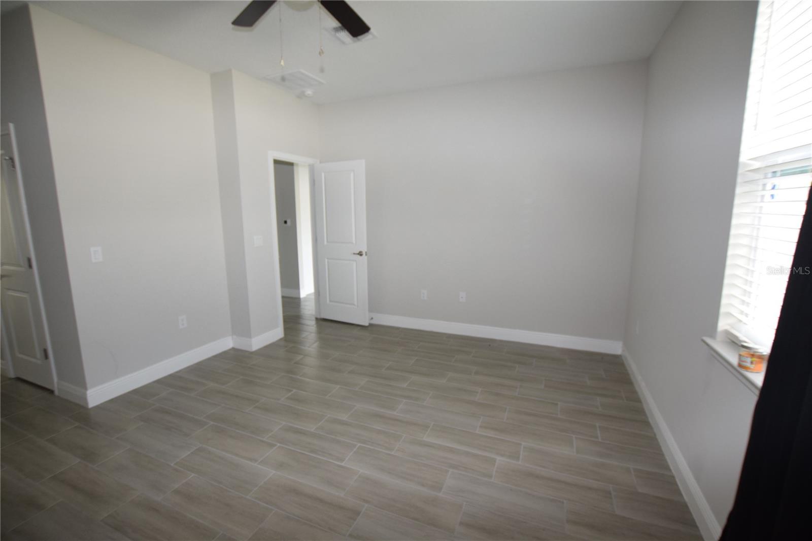 Image 30 of 35 For 642 Desmoines Court