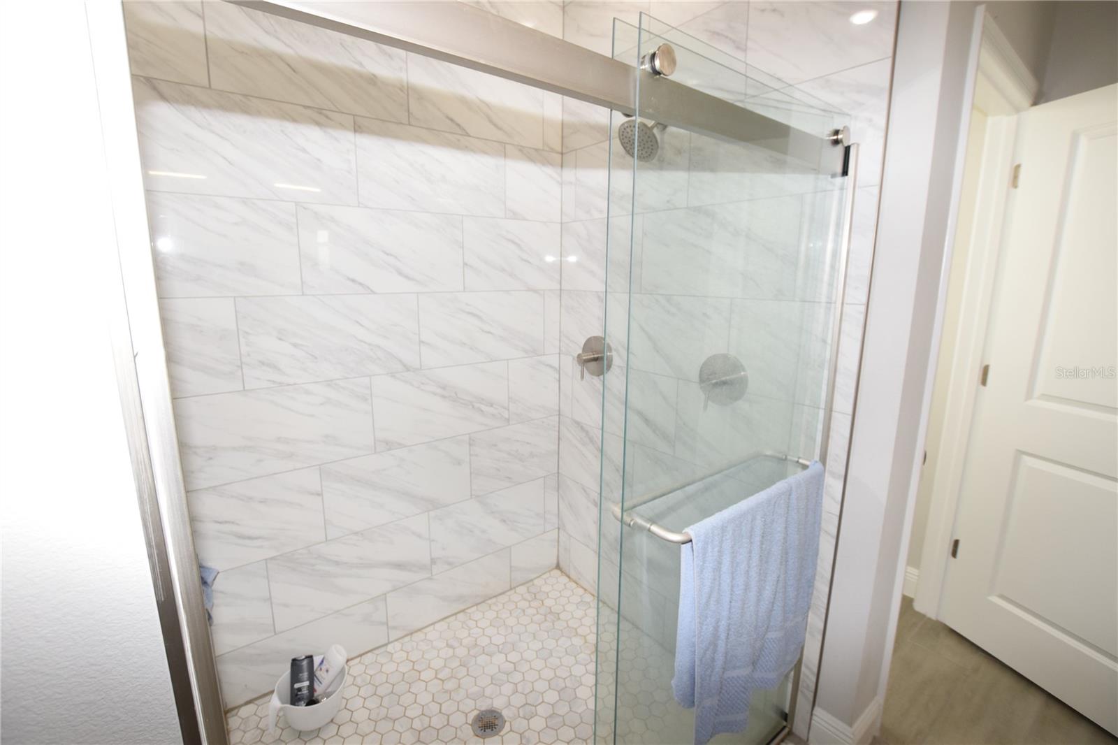 Image 33 of 35 For 642 Desmoines Court