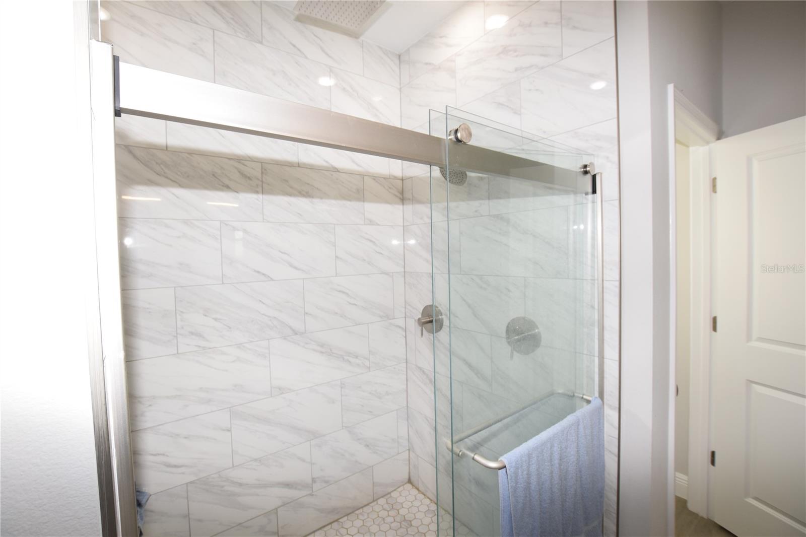 Image 34 of 35 For 642 Desmoines Court