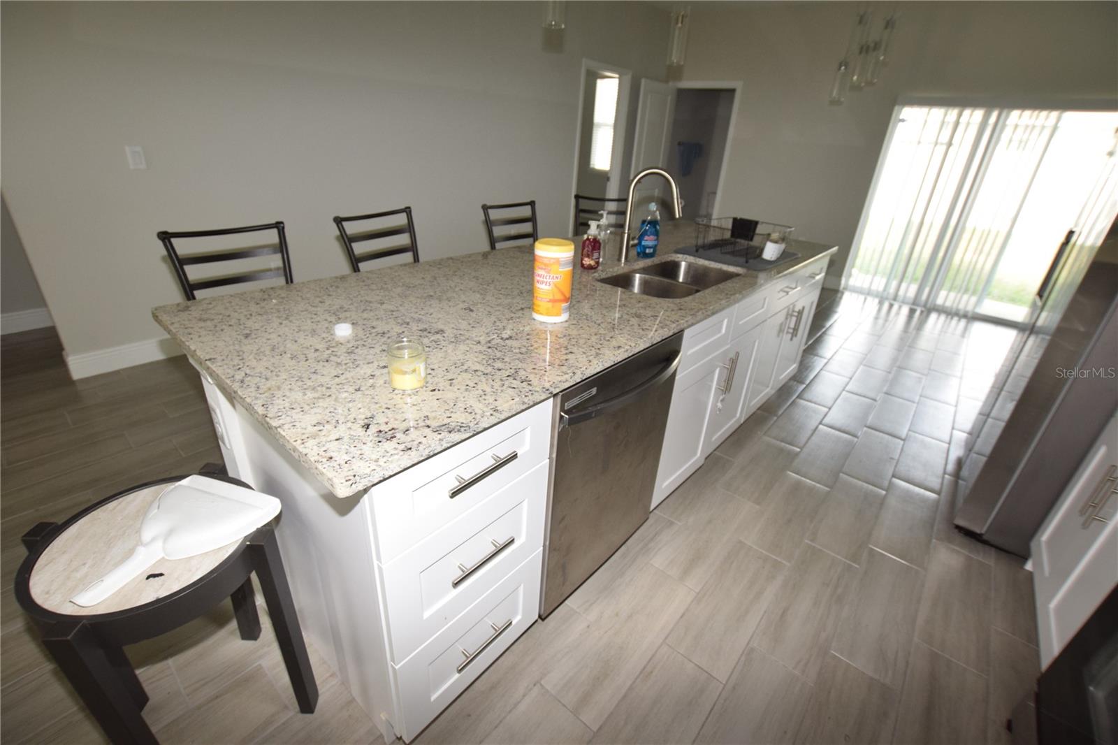 Image 9 of 35 For 642 Desmoines Court