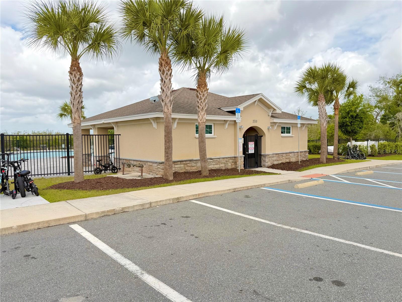 Image 32 of 46 For 4209 Deleon Street