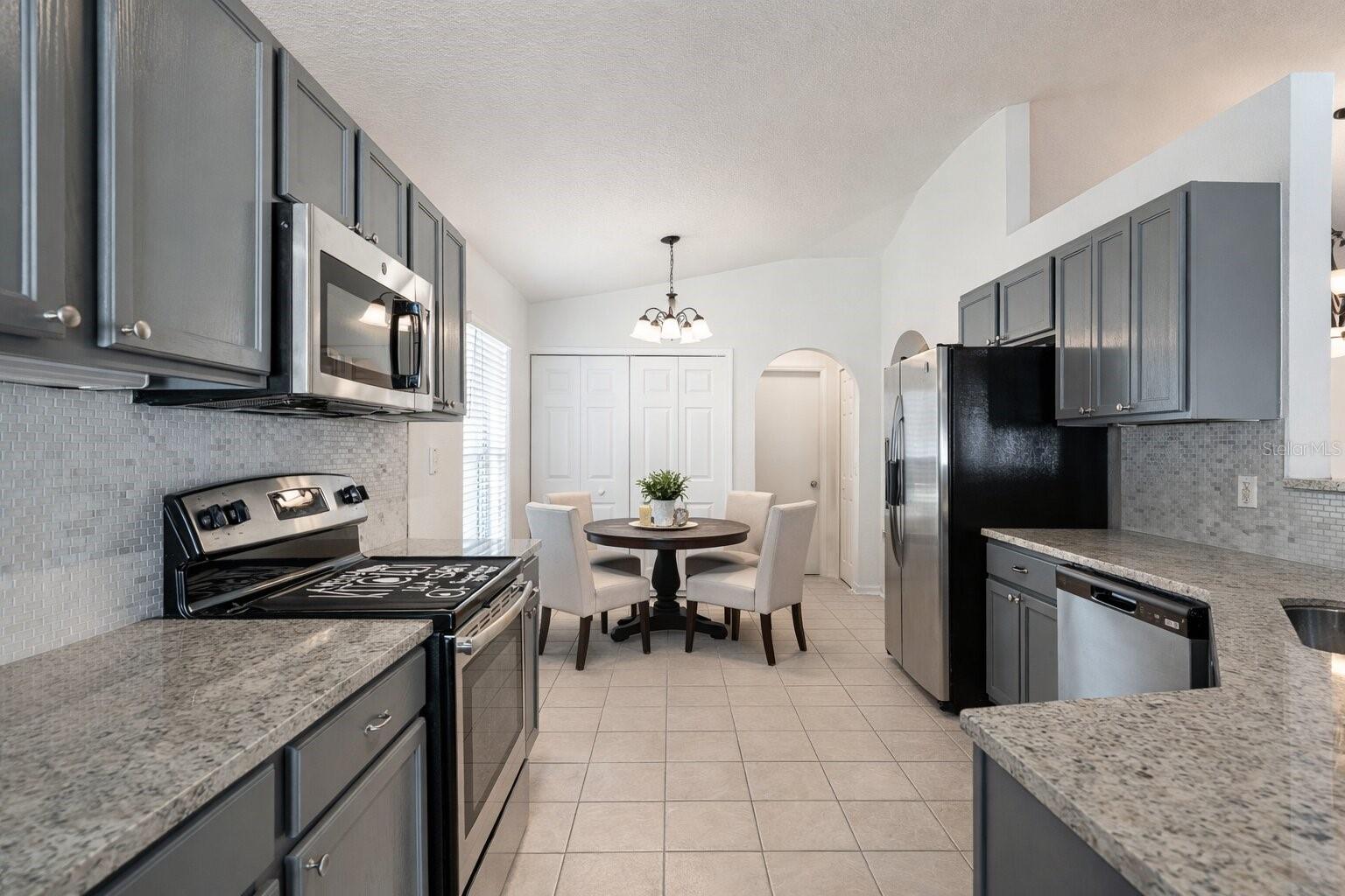 Image 10 of 30 For 2123 Anoka Way