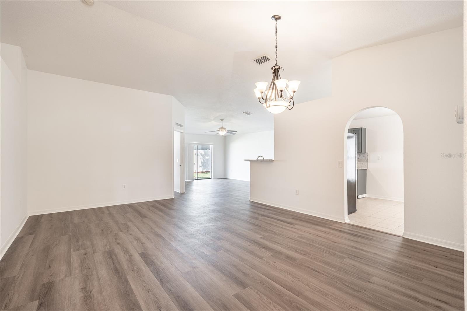 Image 4 of 30 For 2123 Anoka Way