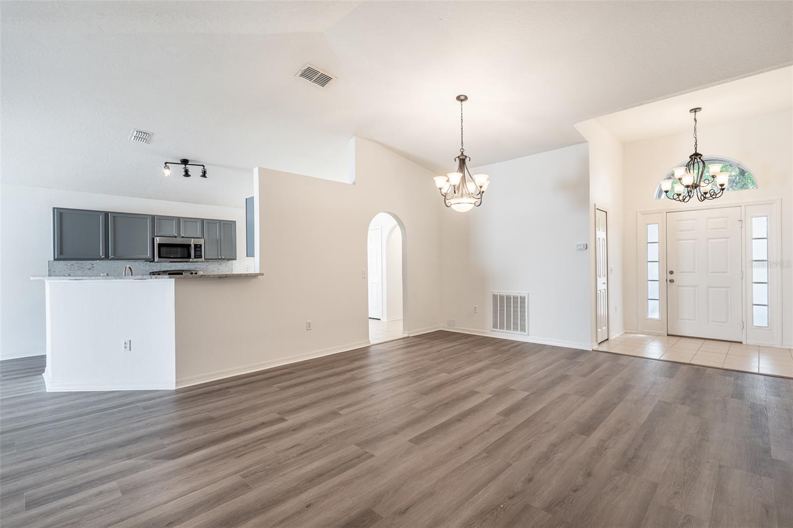 Image 7 of 30 For 2123 Anoka Way