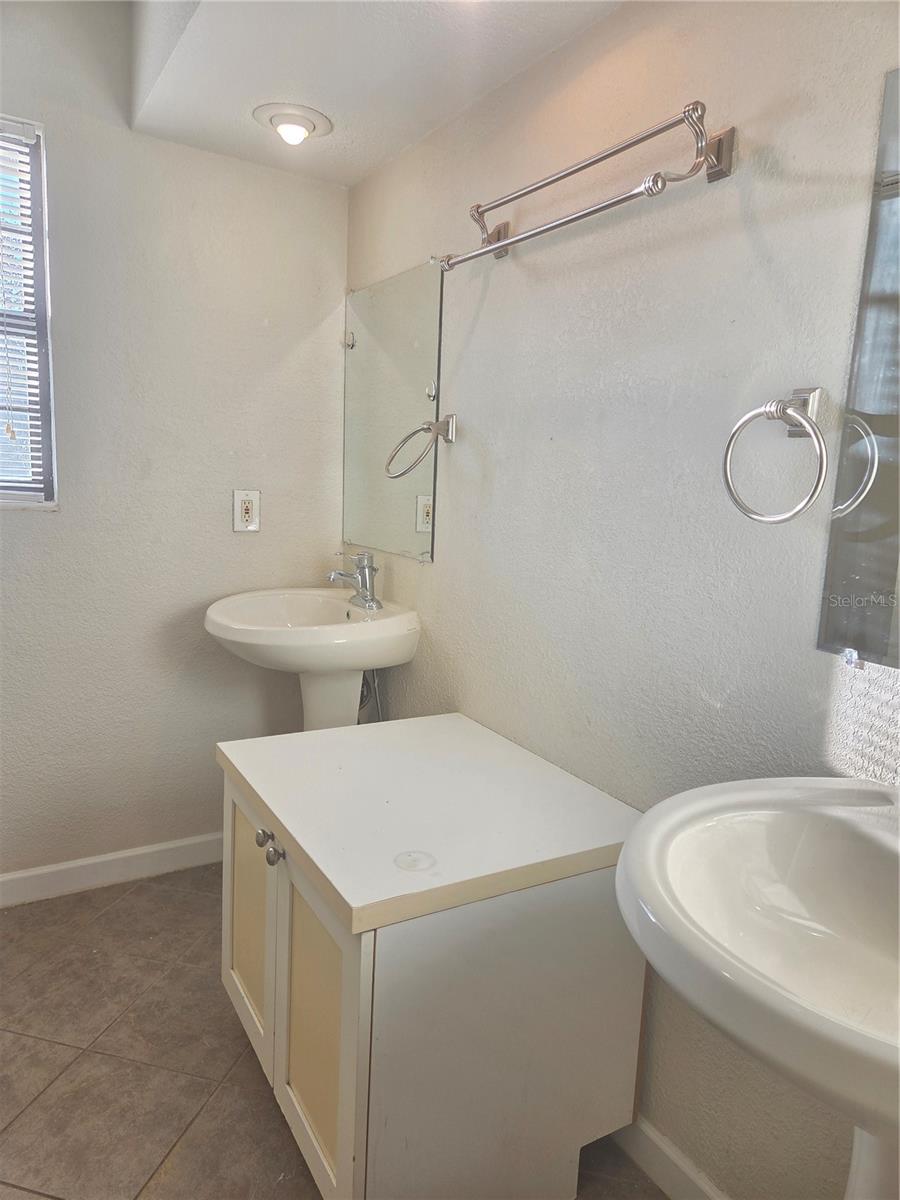 Image 17 of 27 For 2900 Mills Avenue