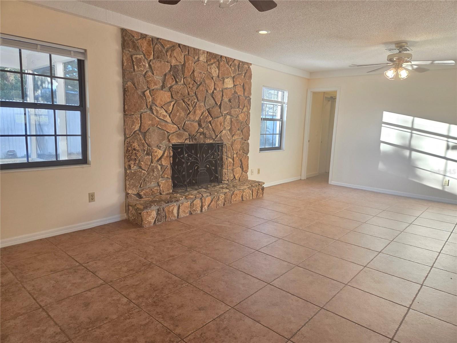 Image 3 of 27 For 2900 Mills Avenue