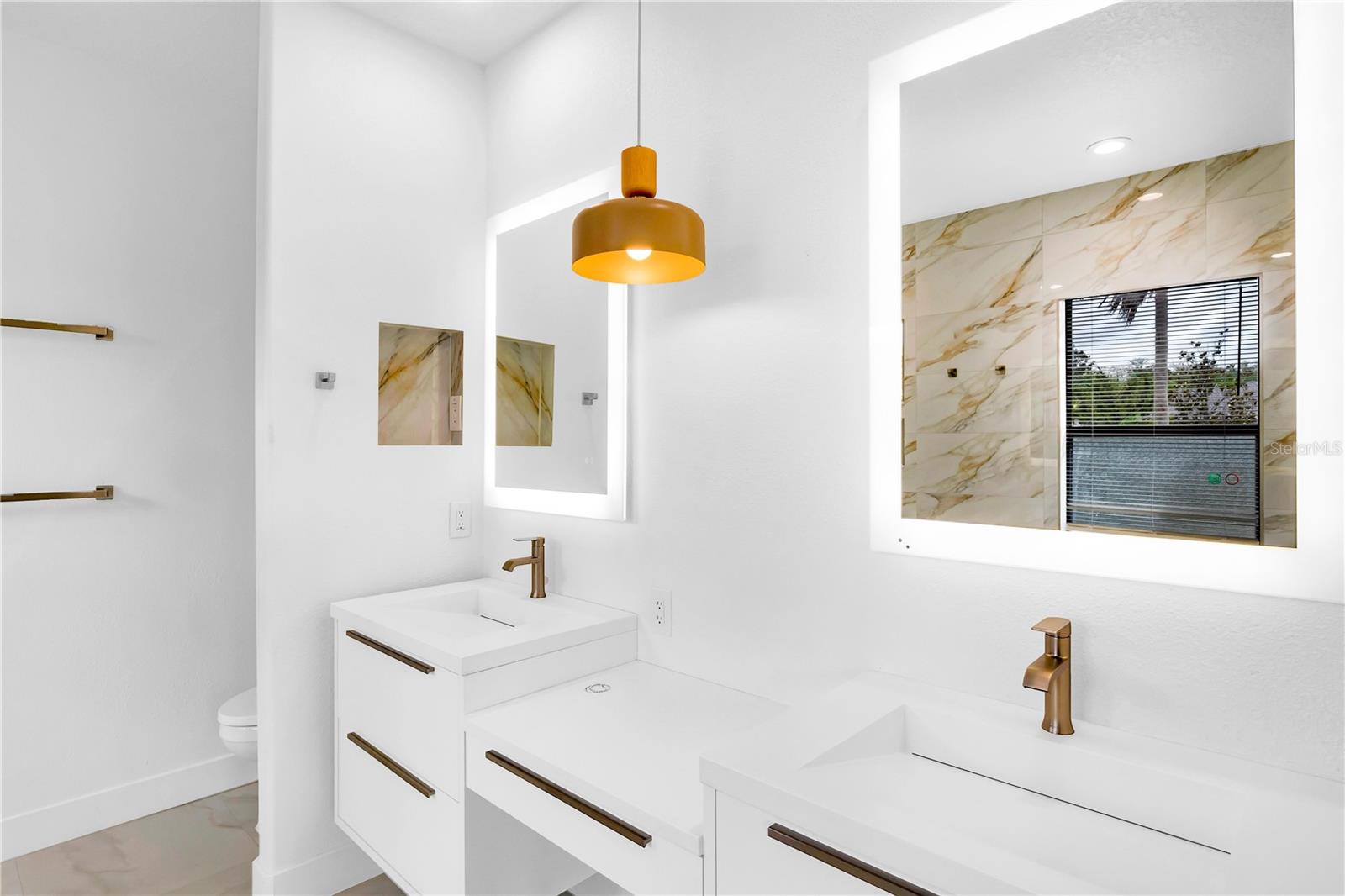 Image 26 of 53 For 9897 Lake District Lane