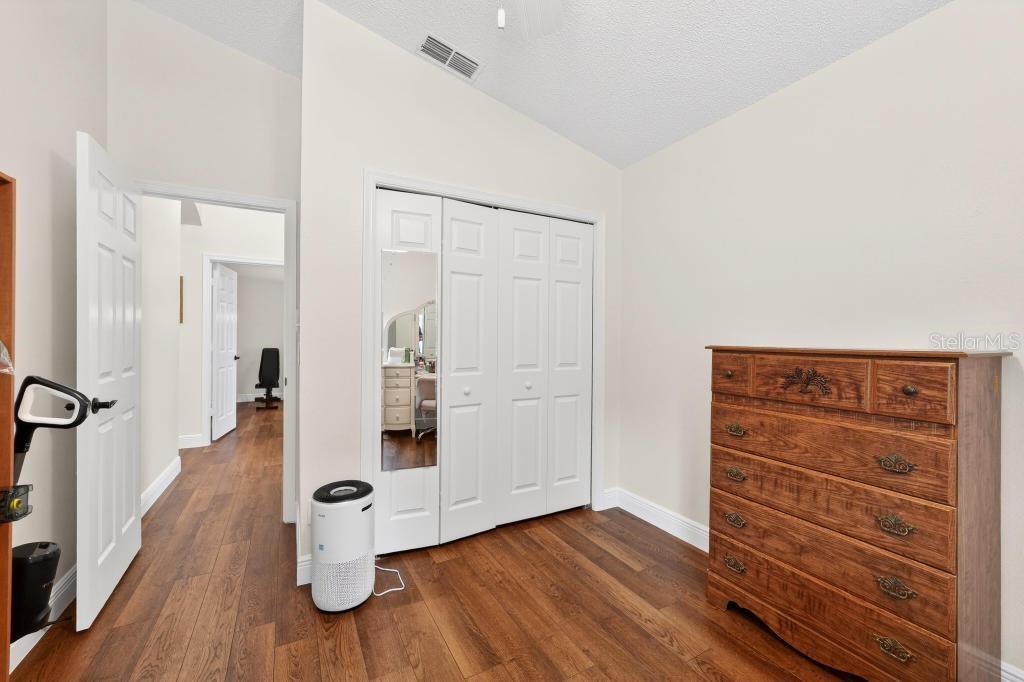 Image 22 of 81 For 5477 Glen Oak Place