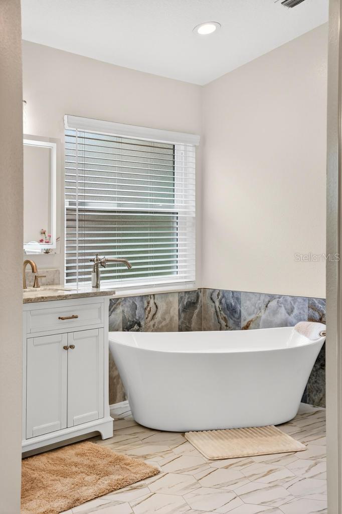 Image 3 of 81 For 5477 Glen Oak Place