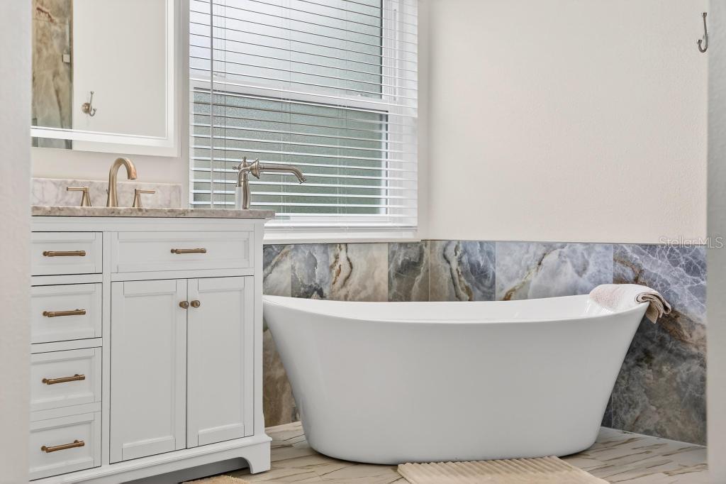 Image 4 of 81 For 5477 Glen Oak Place