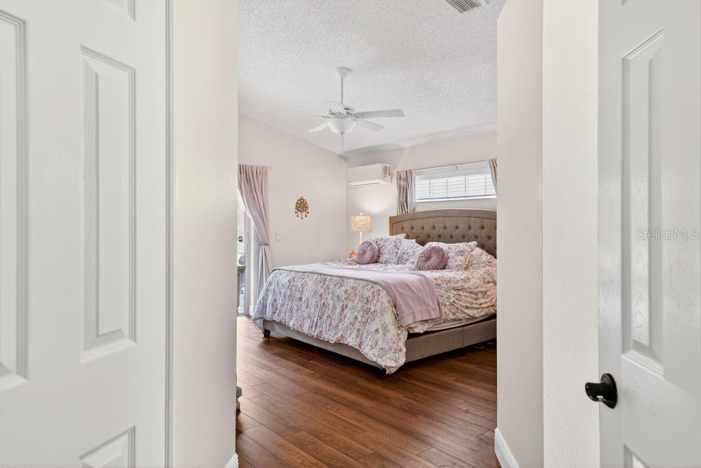 Image 41 of 81 For 5477 Glen Oak Place