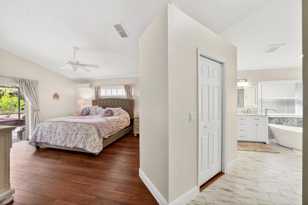 Image 42 of 81 For 5477 Glen Oak Place