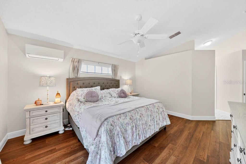 Image 44 of 81 For 5477 Glen Oak Place