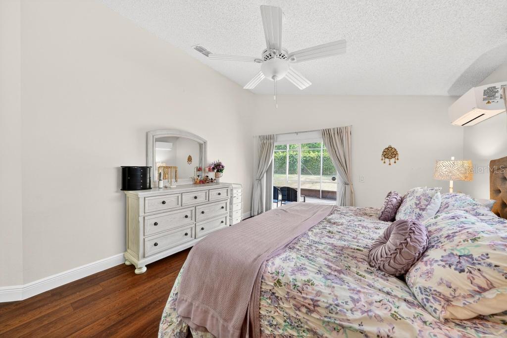 Image 46 of 81 For 5477 Glen Oak Place